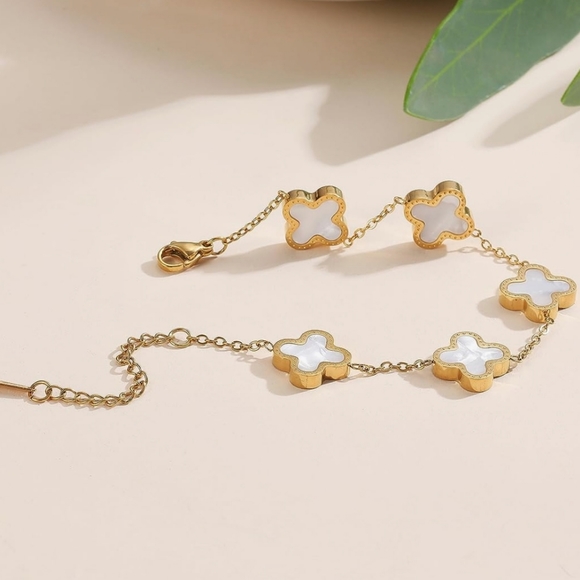 White Alhambra Clover 18K Gold Plated Titanium Steel Bracelet - Picture 2 of 6